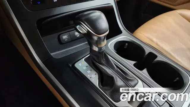 Kia Carnival 2023 — ფოტო 5/20
