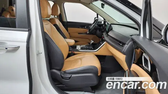 Kia Carnival 2023 — ფოტო 6/20