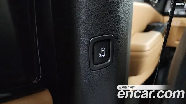 Kia Carnival 2023 — ფოტო 10/20