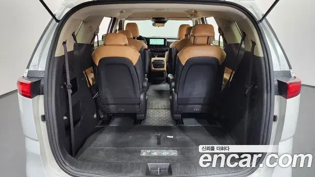 Kia Carnival 2023 — ფოტო 11/20