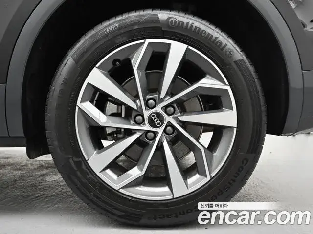 Audi Q5 2023 — Photo 5/20