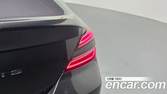 Genesis G70 2021 — ფოტო 23/33