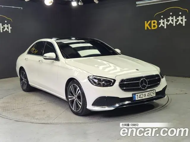 Mercedes-Benz E-Class 2020 — Фото 1/13