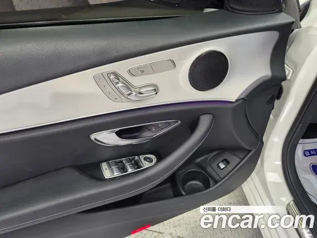 Mercedes-Benz E-Class 2020 — Фото 12/13