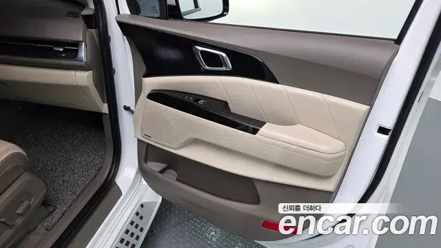 Kia Carnival 2022 — Şəkil 30/35