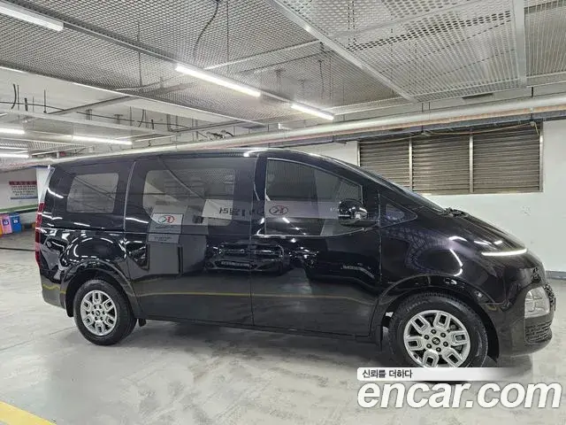 Hyundai Staria 2025 — Фото 1/20