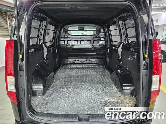 Hyundai Staria 2025 — Фото 13/20