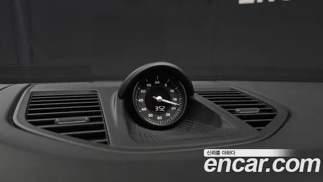 Porsche Panamera 2025 — Şəkil 24/36