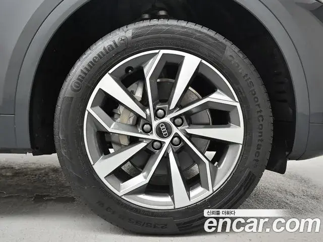 Audi Q5 2023 — Photo 4/20