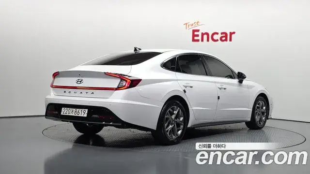 Hyundai Sonata 2022 — Photo 1/20