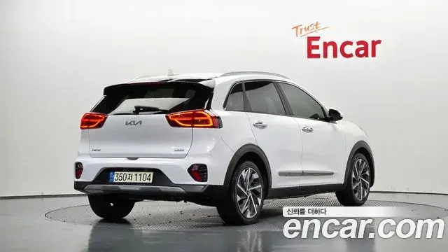 Kia Niro 2021 — Фото 2/20