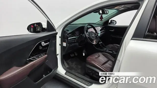 Kia Niro 2021 — Фото 10/20