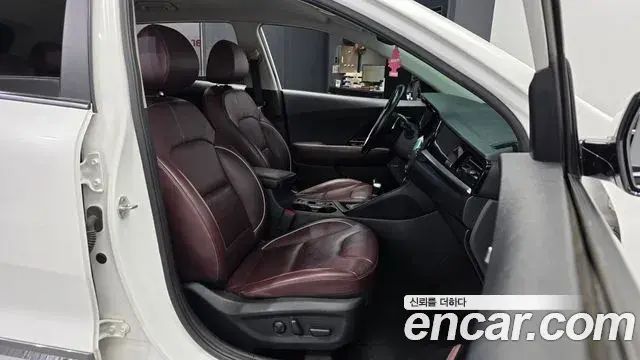 Kia Niro 2021 — Фото 11/20