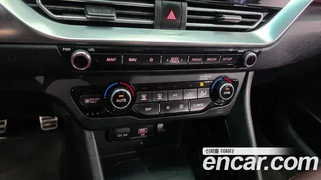 Kia Niro 2021 — Фото 16/20