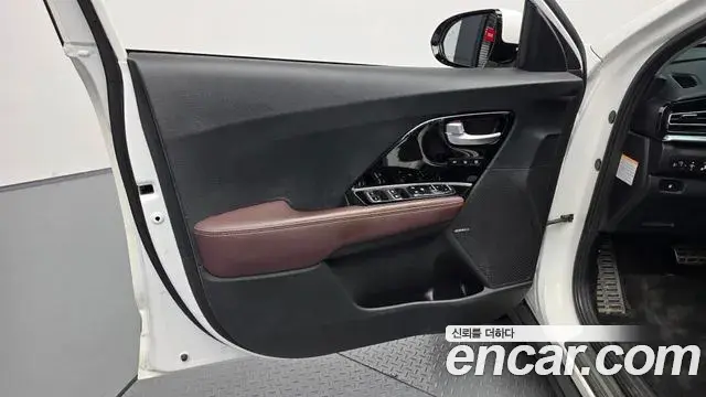 Kia Niro 2021 — Photo 12/32