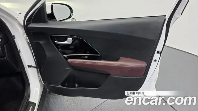 Kia Niro 2021 — Photo 24/32