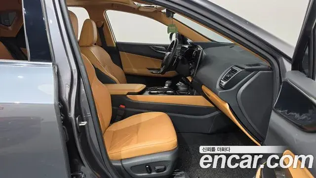 Lexus NX350h 2023 — Photo 3/34