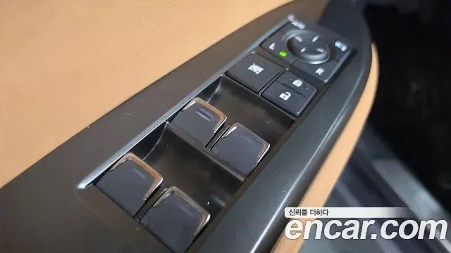Lexus NX350h 2023 — Photo 8/34