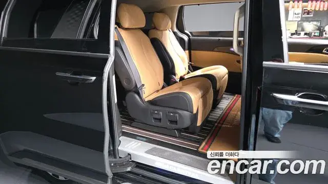 Kia Carnival 2023 — Фото 12/20
