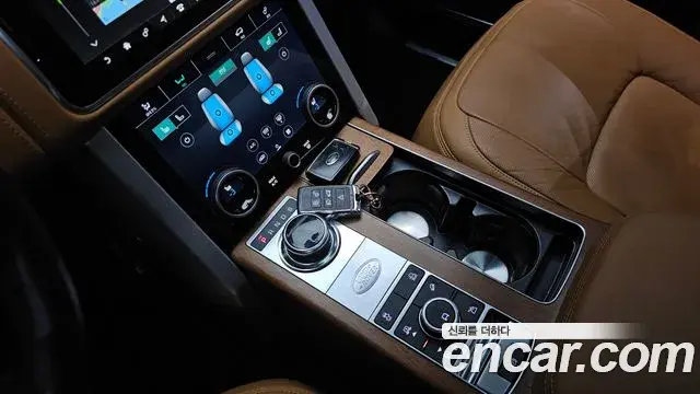 Land Rover Range Rover 2020 — ფოტო 37/44