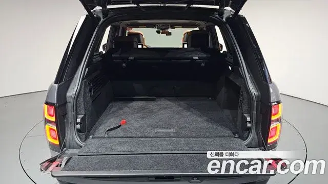 Land Rover Range Rover 2020 — ფოტო 35/44