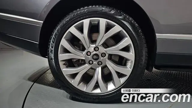 Land Rover Range Rover 2020 — ფოტო 41/44