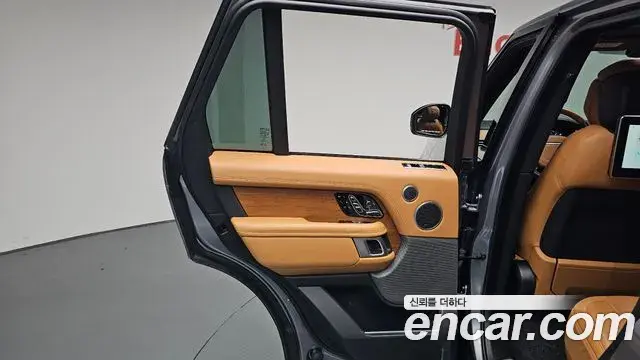 Land Rover Range Rover 2020 — ფოტო 38/44