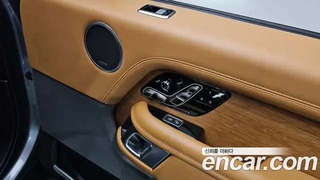 Land Rover Range Rover 2020 — ფოტო 1/44