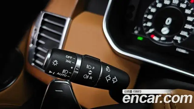 Land Rover Range Rover 2020 — ფოტო 40/44
