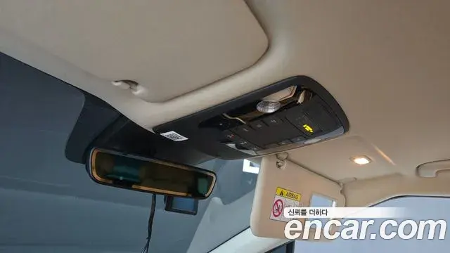 Kia Carnival 2021 — Фото 18/20