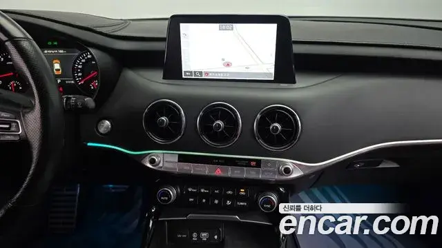 Kia Stinger 2018 — Фото 13/20