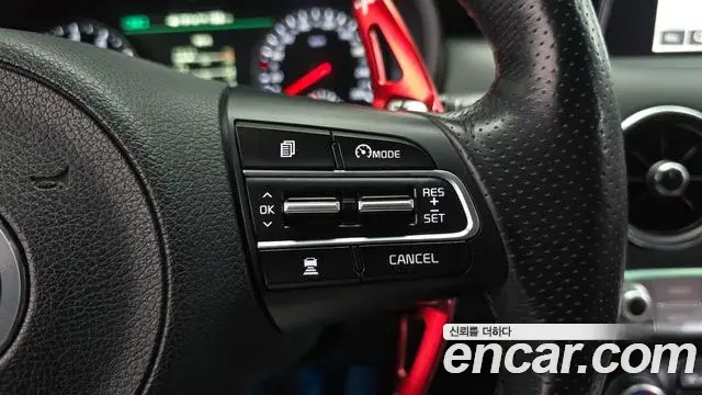 Kia Stinger 2018 — Фото 15/20