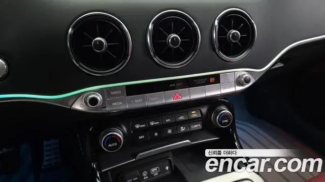 Kia Stinger 2018 — Photo 29/30