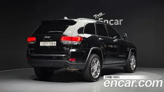 Jeep Grand Cherokee 2021 — Photo 2/20
