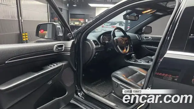 Jeep Grand Cherokee 2021 — Photo 10/20
