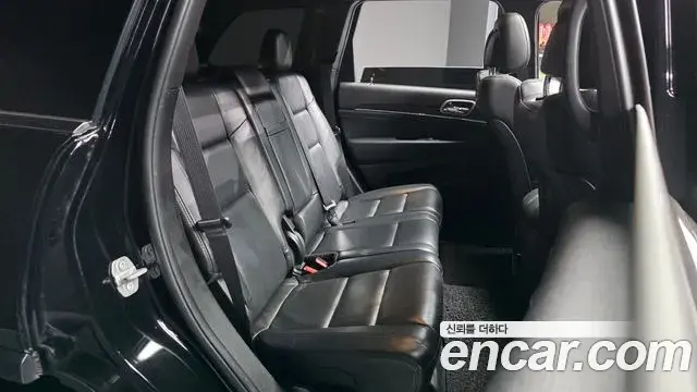 Jeep Grand Cherokee 2021 — Photo 12/20