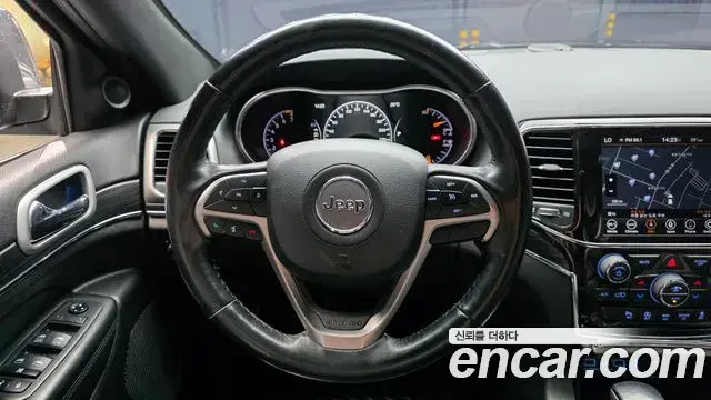 Jeep Grand Cherokee 2021 — Photo 13/20