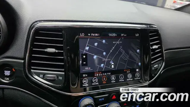 Jeep Grand Cherokee 2021 — Photo 14/20