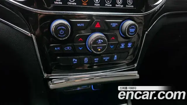 Jeep Grand Cherokee 2021 — Photo 18/20