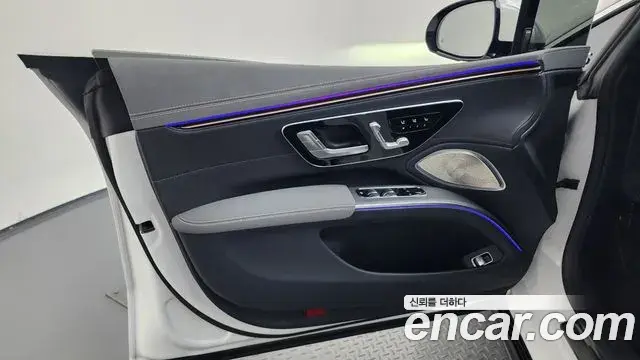 Mercedes-Benz EQS 2023 — Photo 24/34