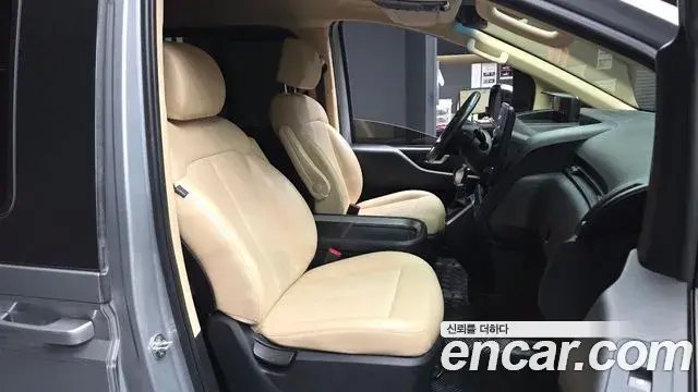 Hyundai Staria 2021 — Фото 11/20