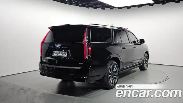 Cadillac Escalade 2023 — Photo 35/39