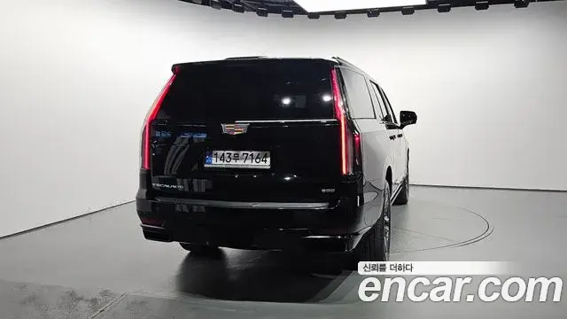 Cadillac Escalade 2023 — Photo 33/39