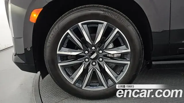 Cadillac Escalade 2023 — Photo 38/39