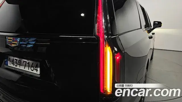 Cadillac Escalade 2023 — Photo 19/39