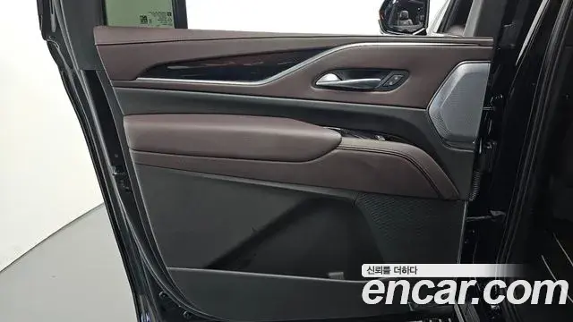 Cadillac Escalade 2023 — Photo 1/39