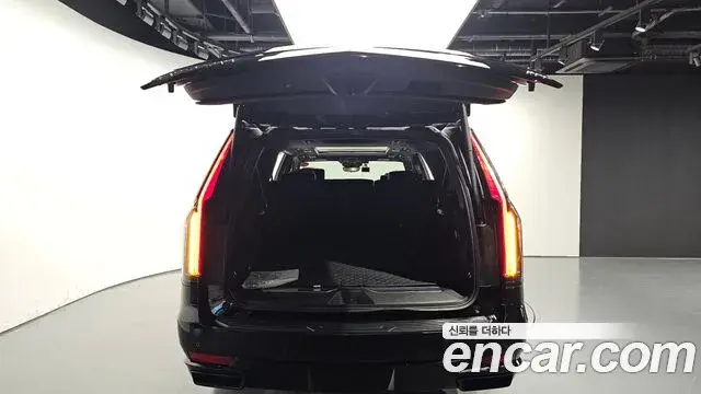 Cadillac Escalade 2023 — Photo 36/39