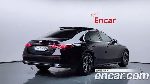 Mercedes-Benz E-Class 2024 — Photo 2/20