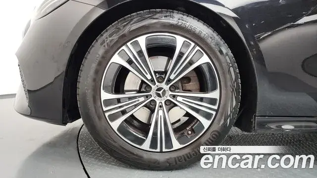 Mercedes-Benz E-Class 2024 — Photo 5/20