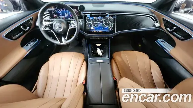Mercedes-Benz E-Class 2024 — Photo 7/20